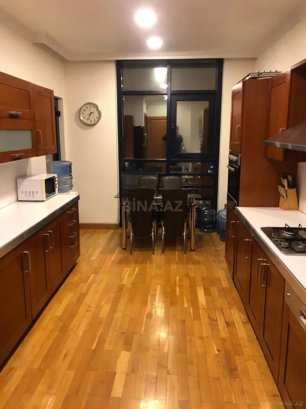 Kirayə verilir 4 otaqlı mənzil 220 m²