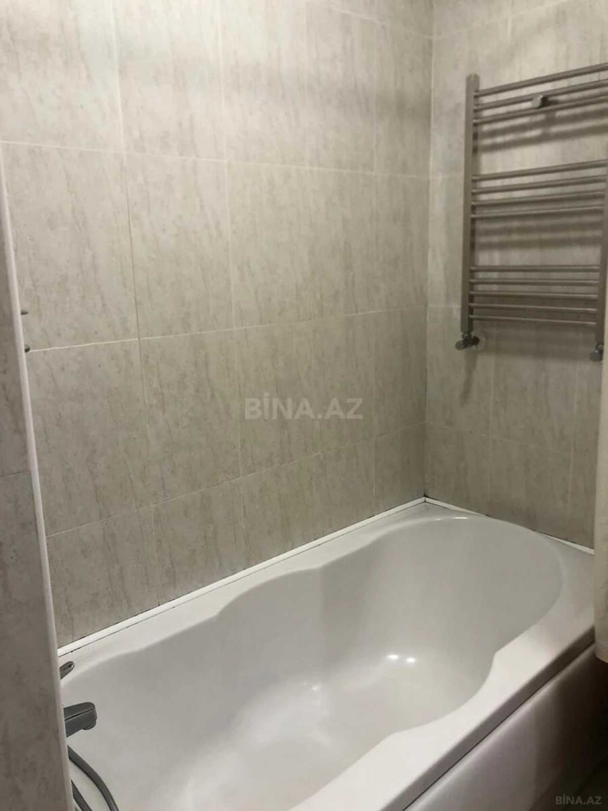 Kirayə verilir 4 otaqlı mənzil 220 m²