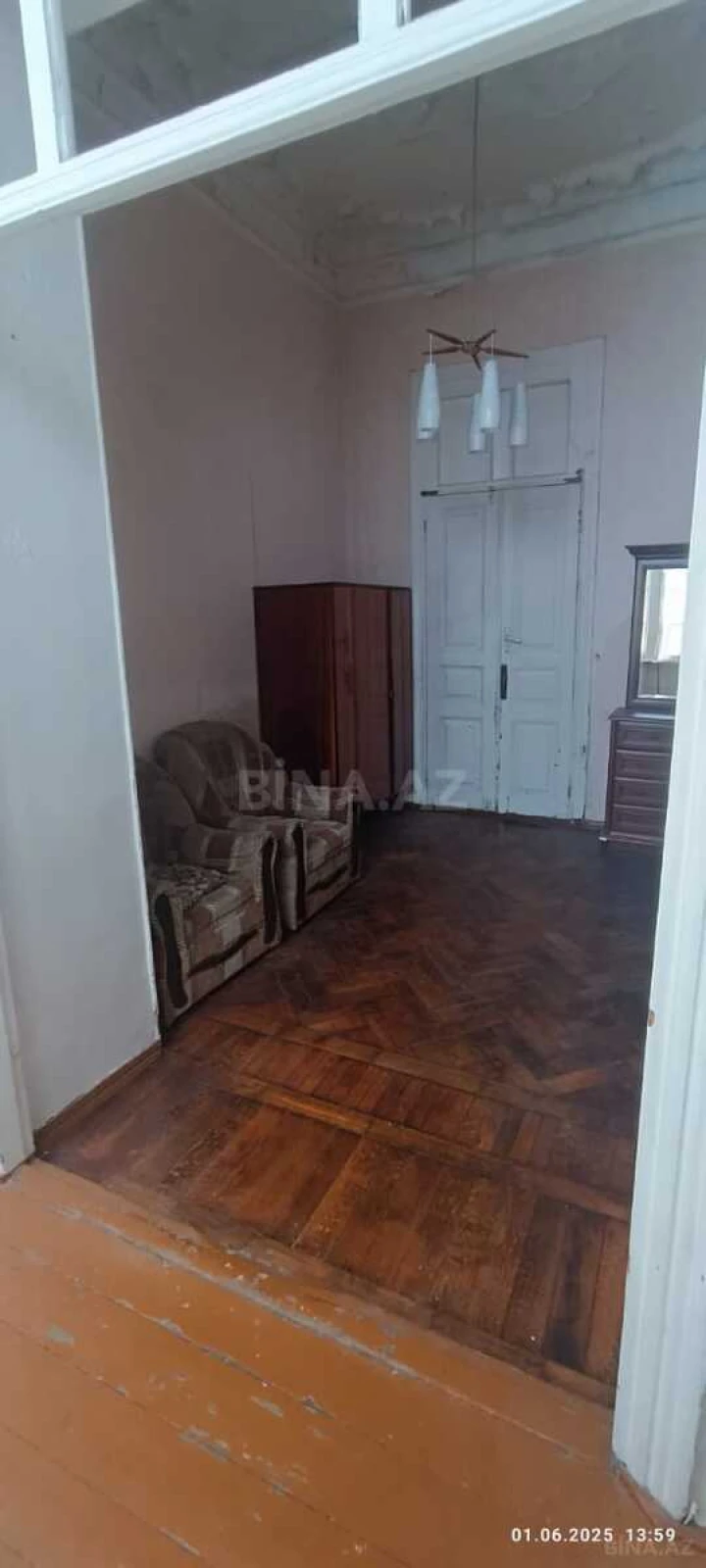 Satılır 6 otaqlı mənzil 200 m²