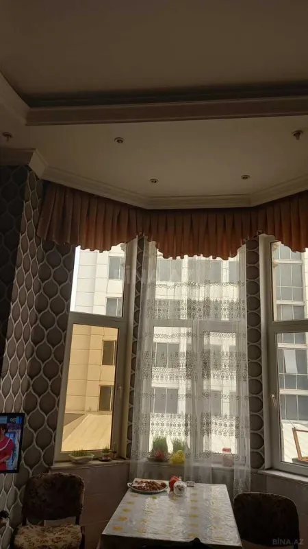 Satılır 6 otaqlı mənzil 200 m²