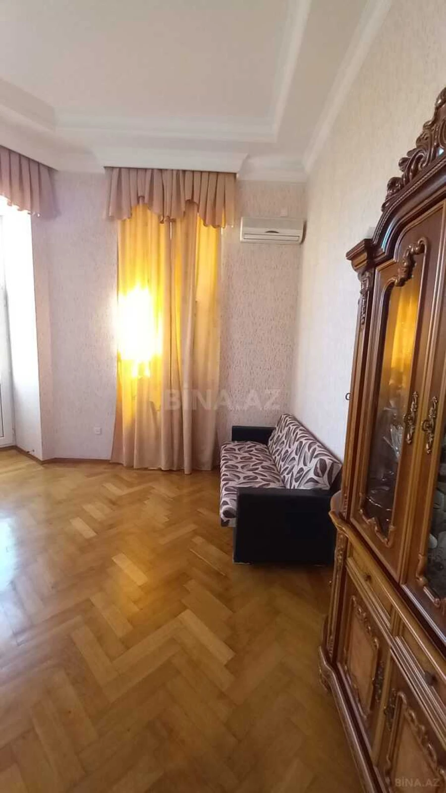 Satılır 6 otaqlı mənzil 200 m²