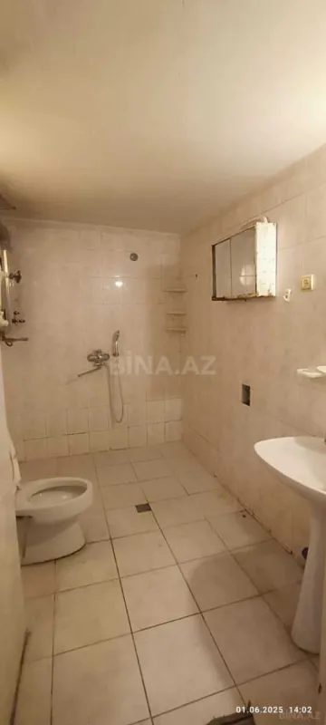 Satılır 6 otaqlı mənzil 200 m²