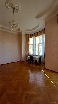 Satılır 6 otaqlı mənzil 200 m²