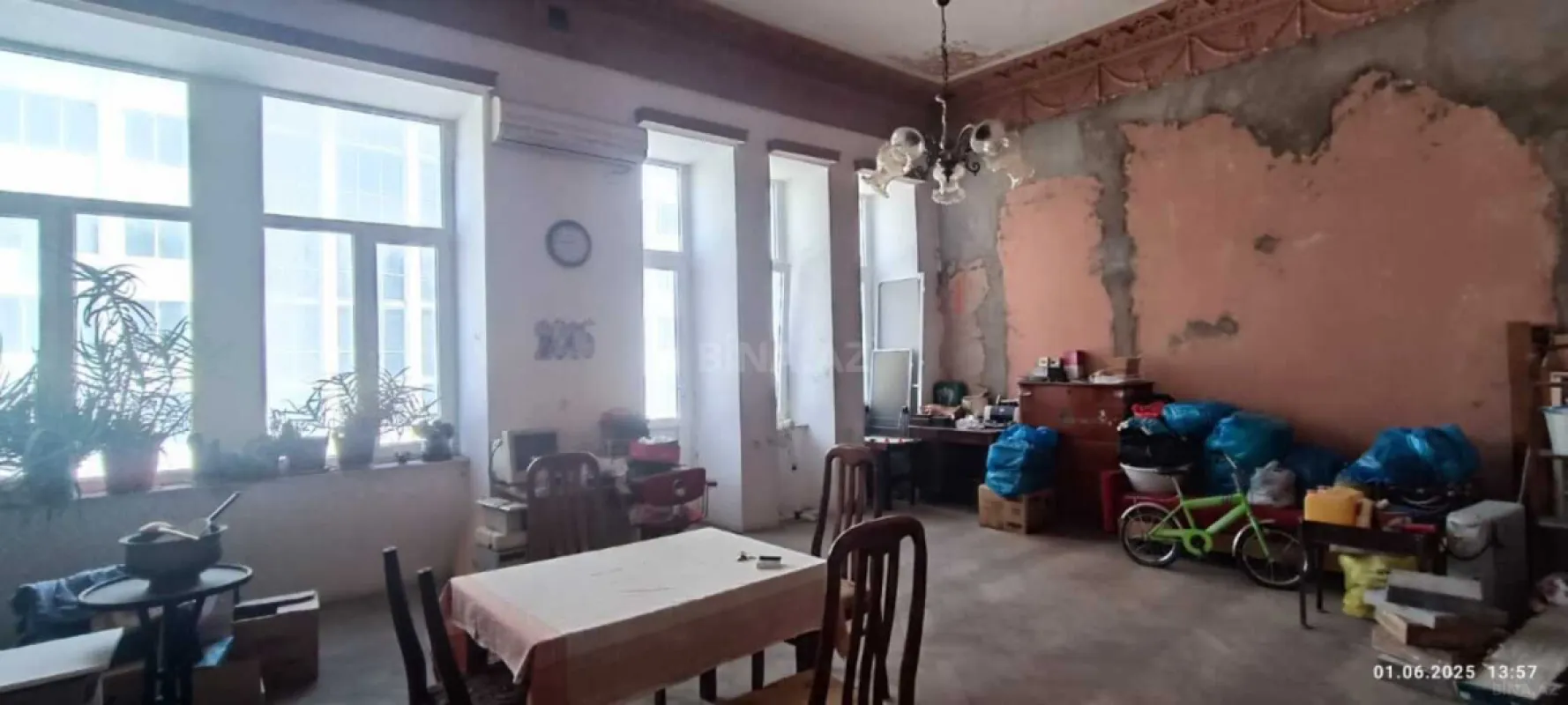 Satılır 6 otaqlı mənzil 200 m²