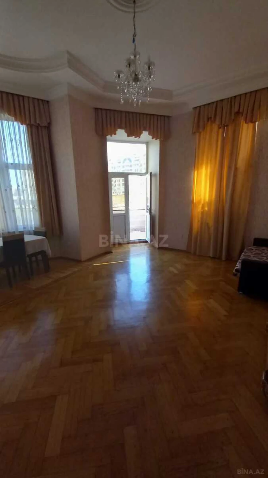 Satılır 6 otaqlı mənzil 200 m²