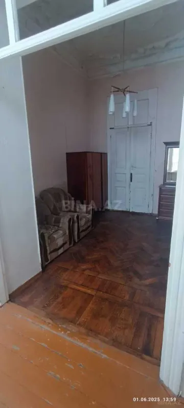 Satılır 6 otaqlı mənzil 200 m²