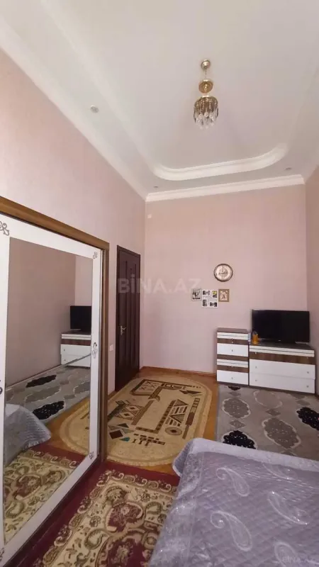 Satılır 6 otaqlı mənzil 200 m²
