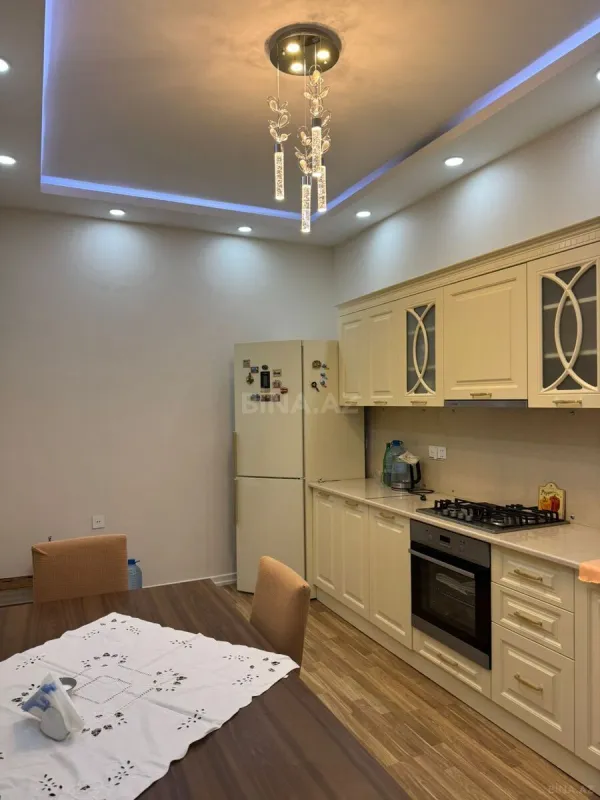 Kirayə verilir 2 otaqlı mənzil 77 m²