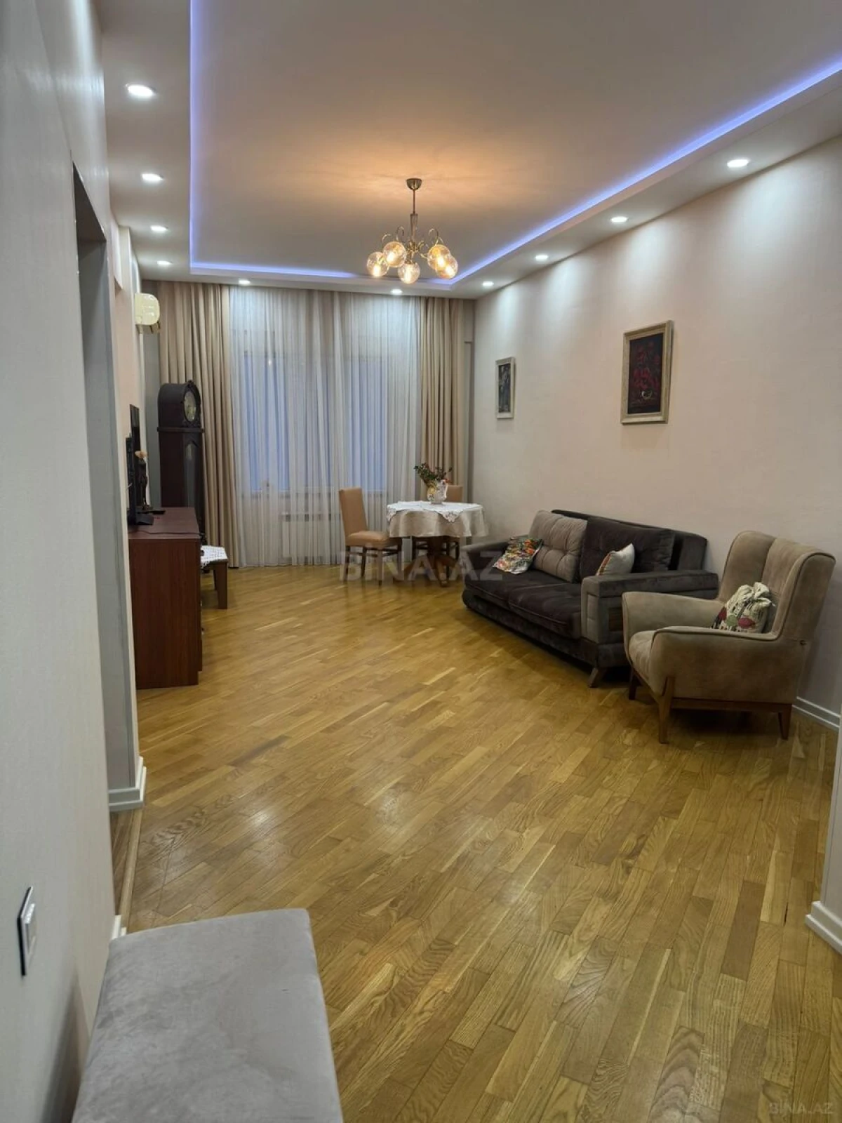 Kirayə verilir 2 otaqlı mənzil 77 m²