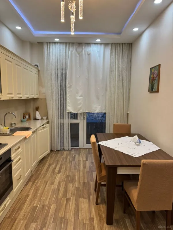 Kirayə verilir 2 otaqlı mənzil 77 m²