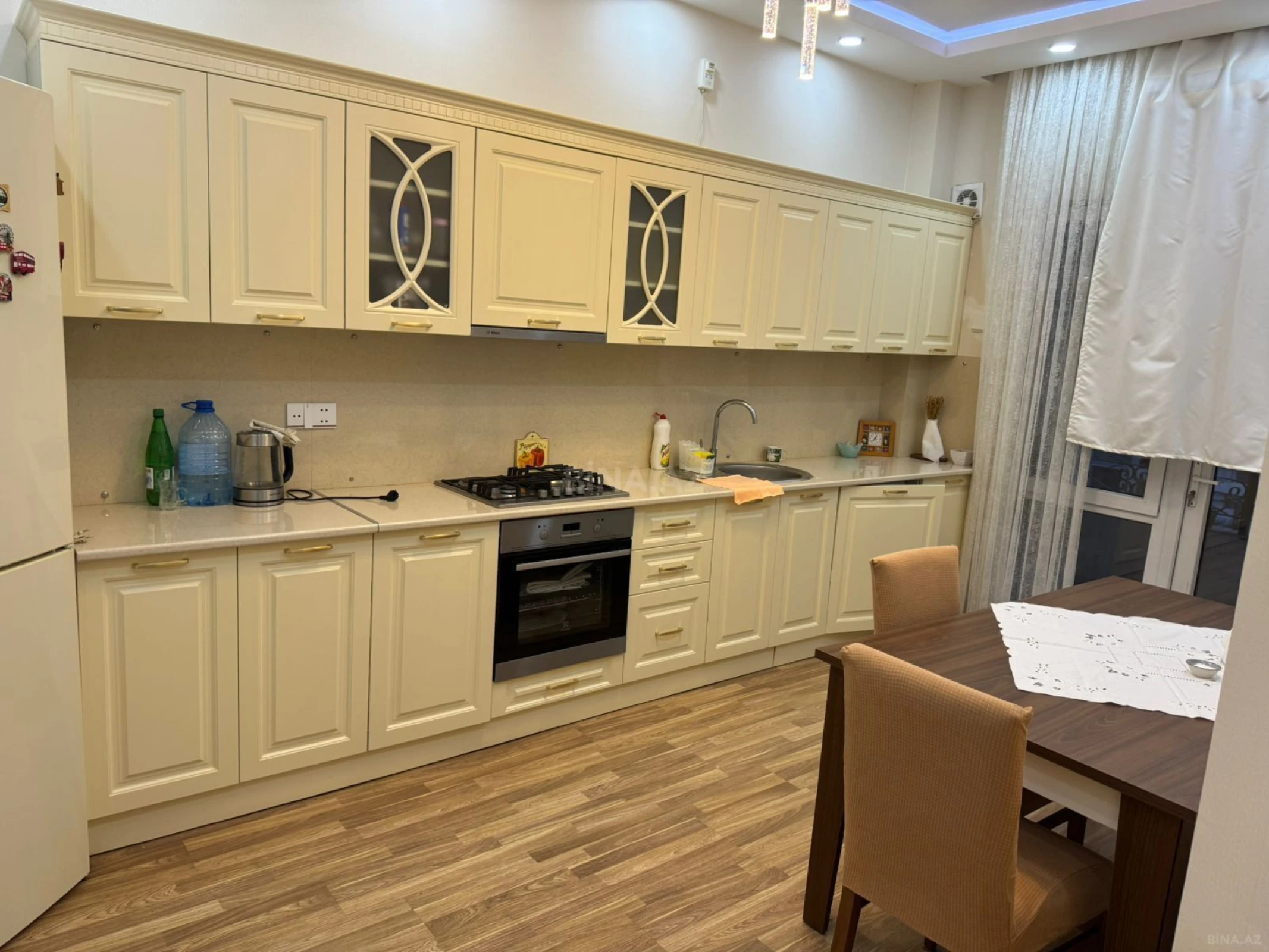 Kirayə verilir 2 otaqlı mənzil 77 m²