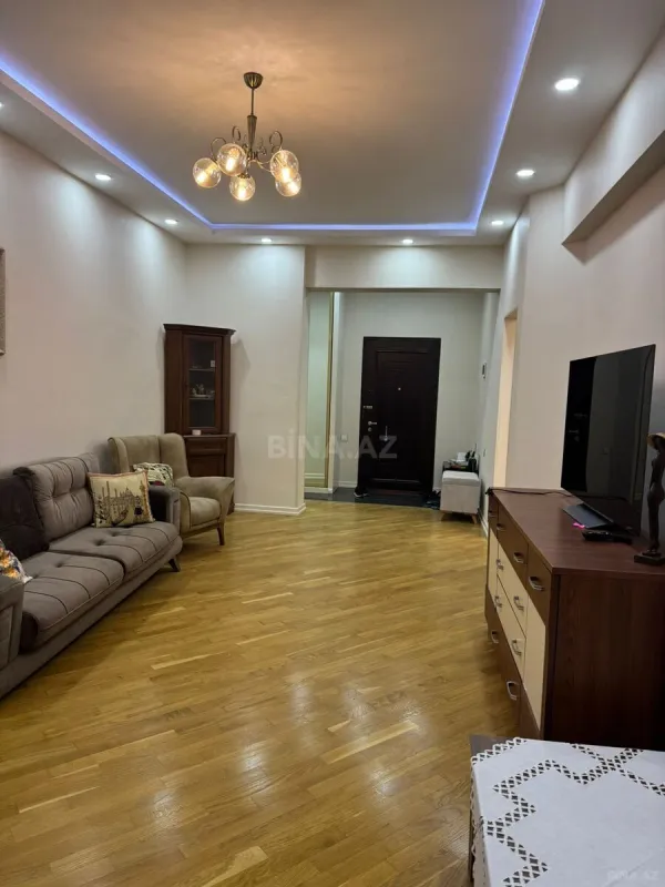 Kirayə verilir 2 otaqlı mənzil 77 m²