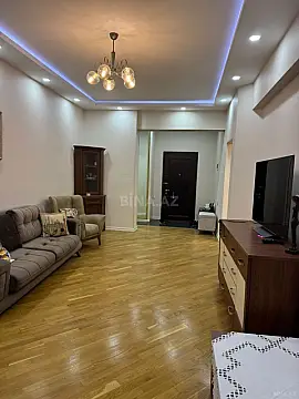 Kirayə verilir 2 otaqlı mənzil 77 m²