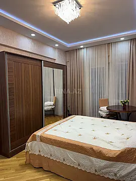 Kirayə verilir 2 otaqlı mənzil 77 m²