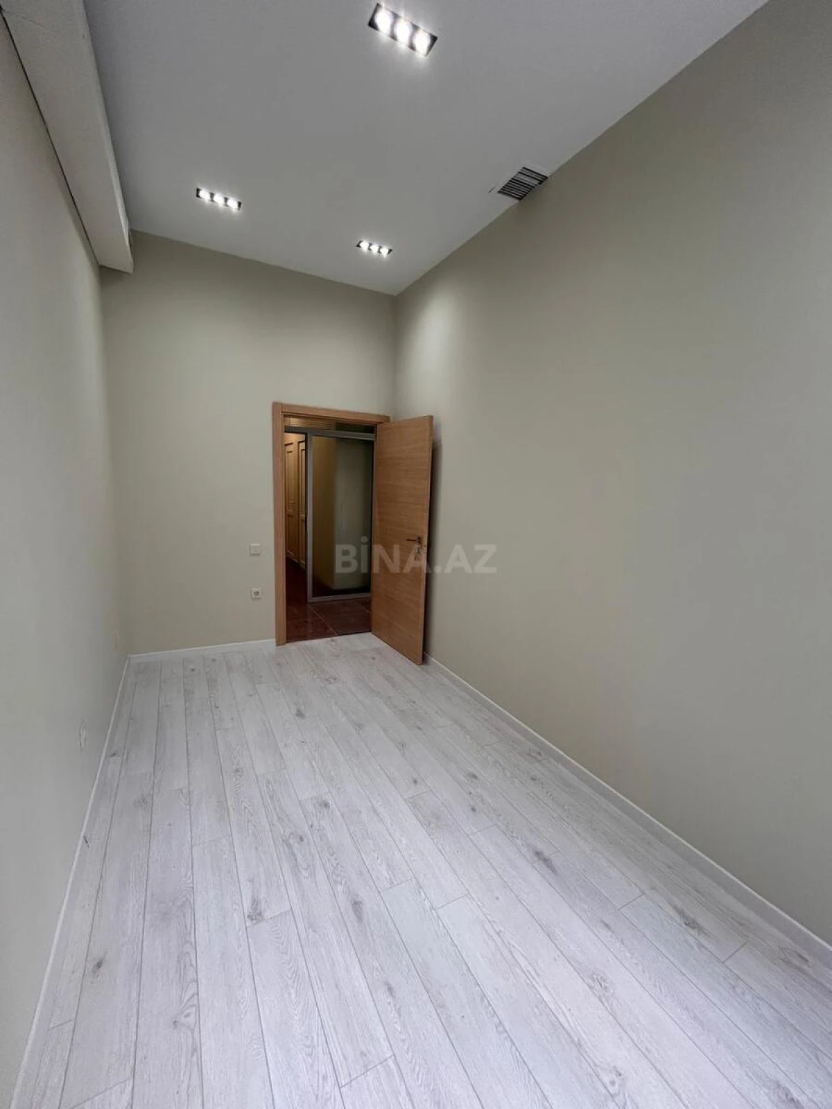 Kirayə verilir 3 otaqlı ofis 60 m²