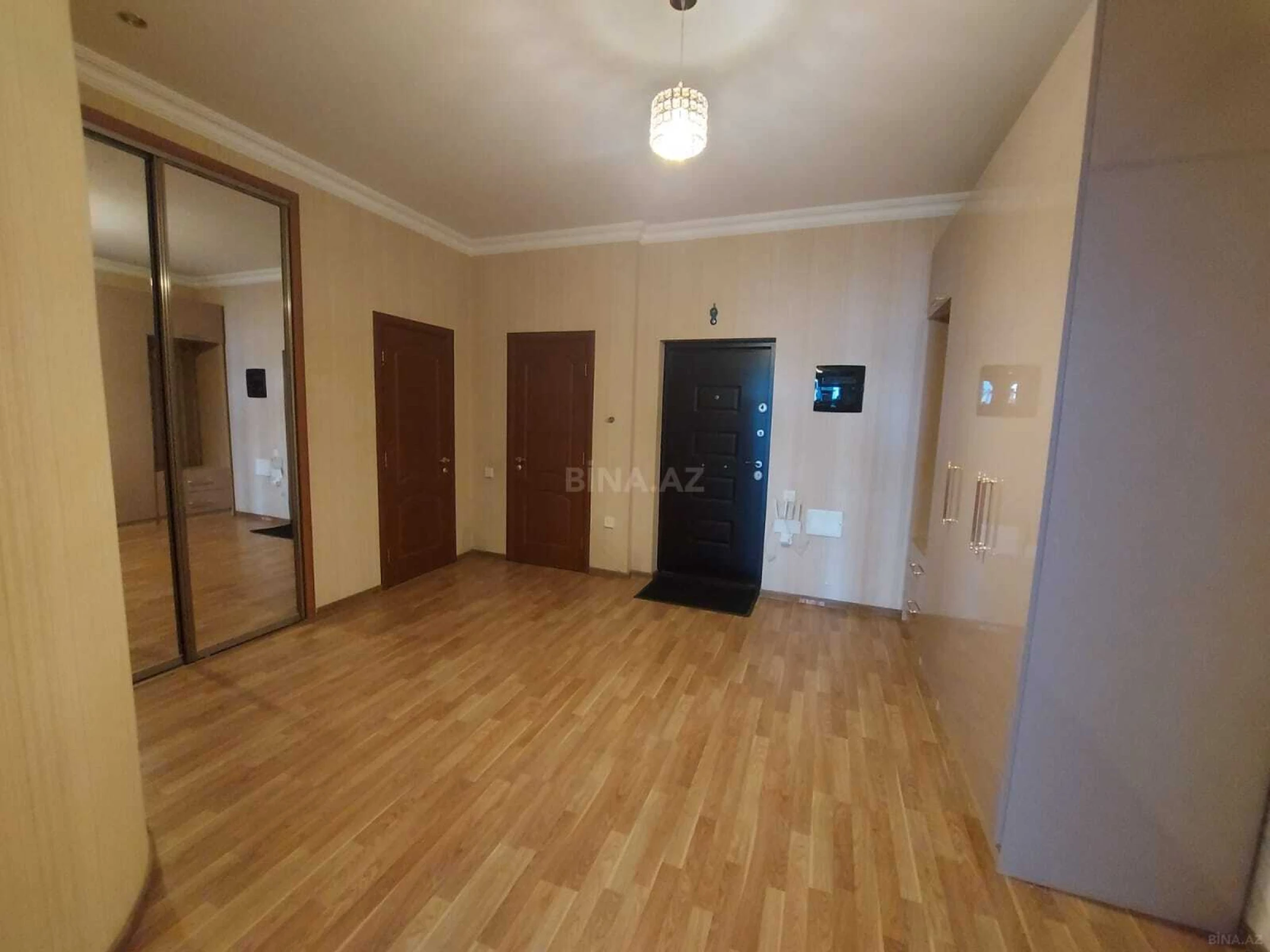 Kirayə verilir 3 otaqlı mənzil 128 m²