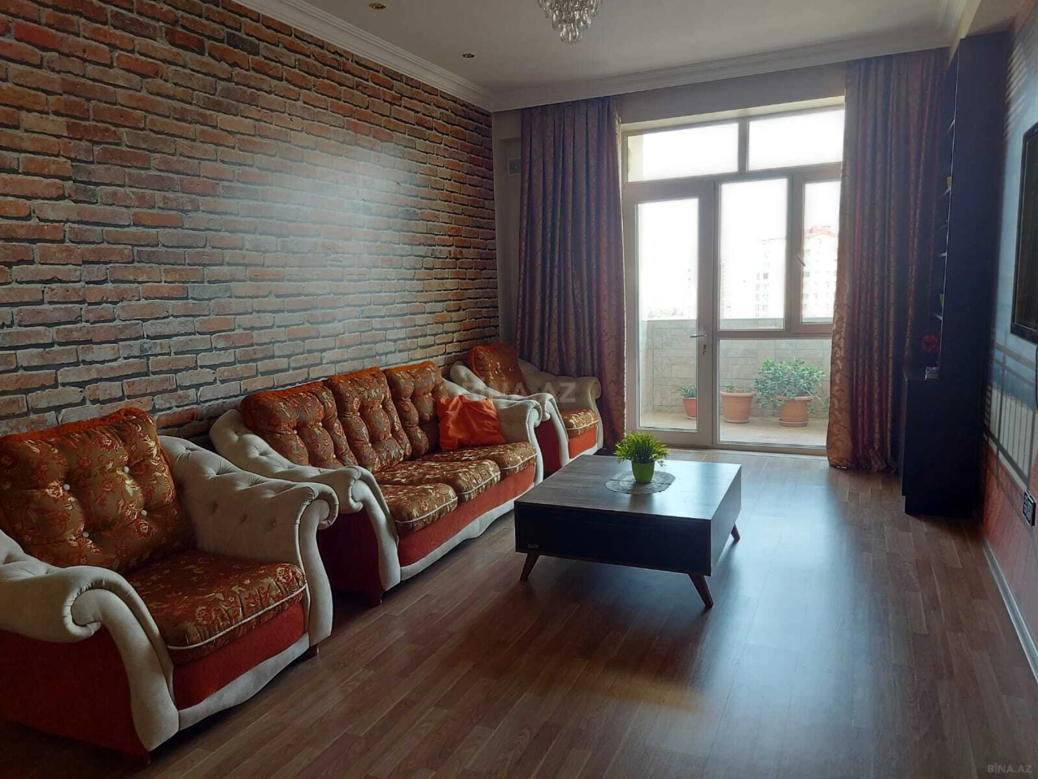 Kirayə verilir 3 otaqlı mənzil 128 m²