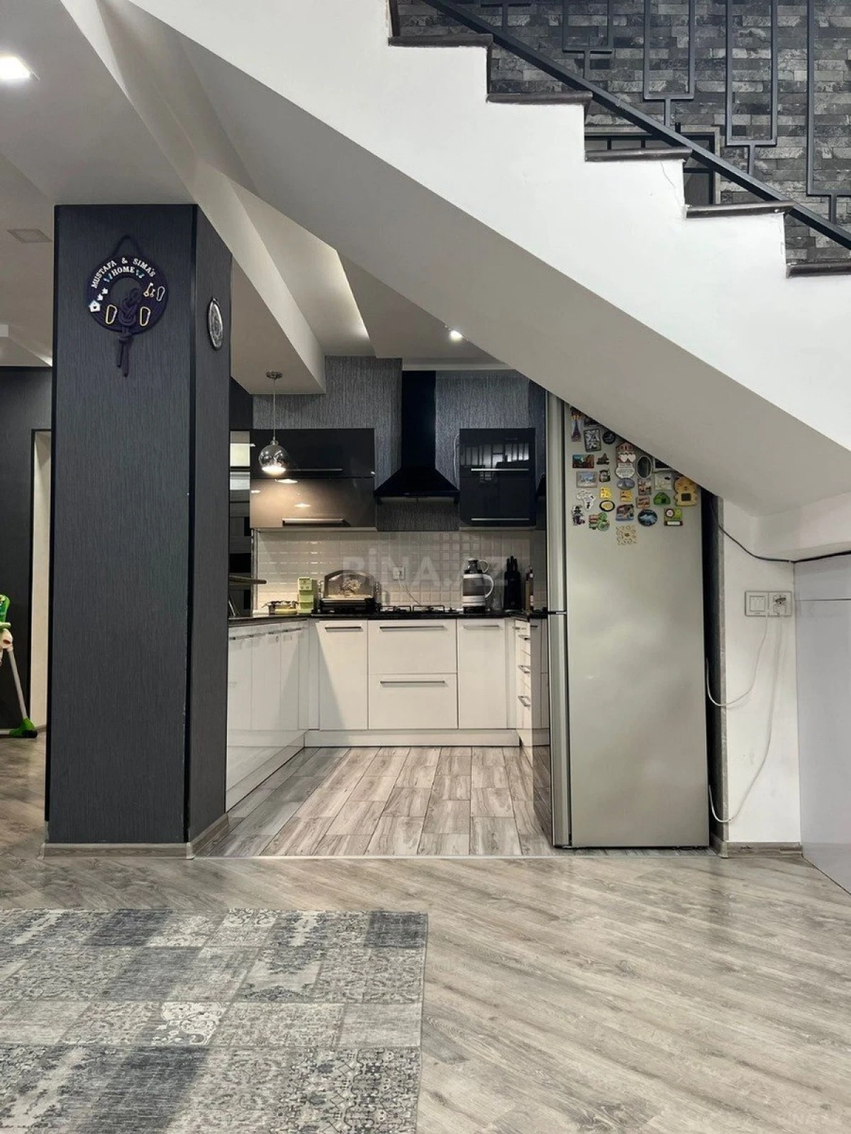 Satılır 4 otaqlı mənzil 155 m²