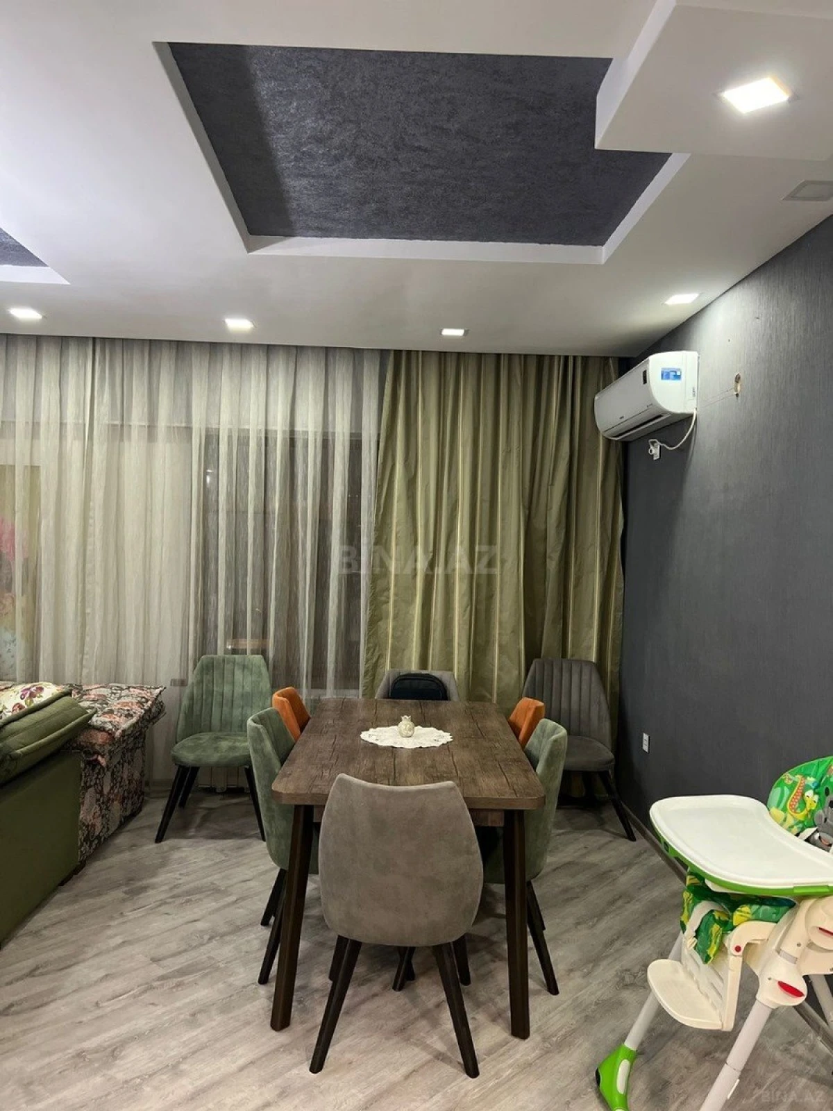 Satılır 4 otaqlı mənzil 155 m²