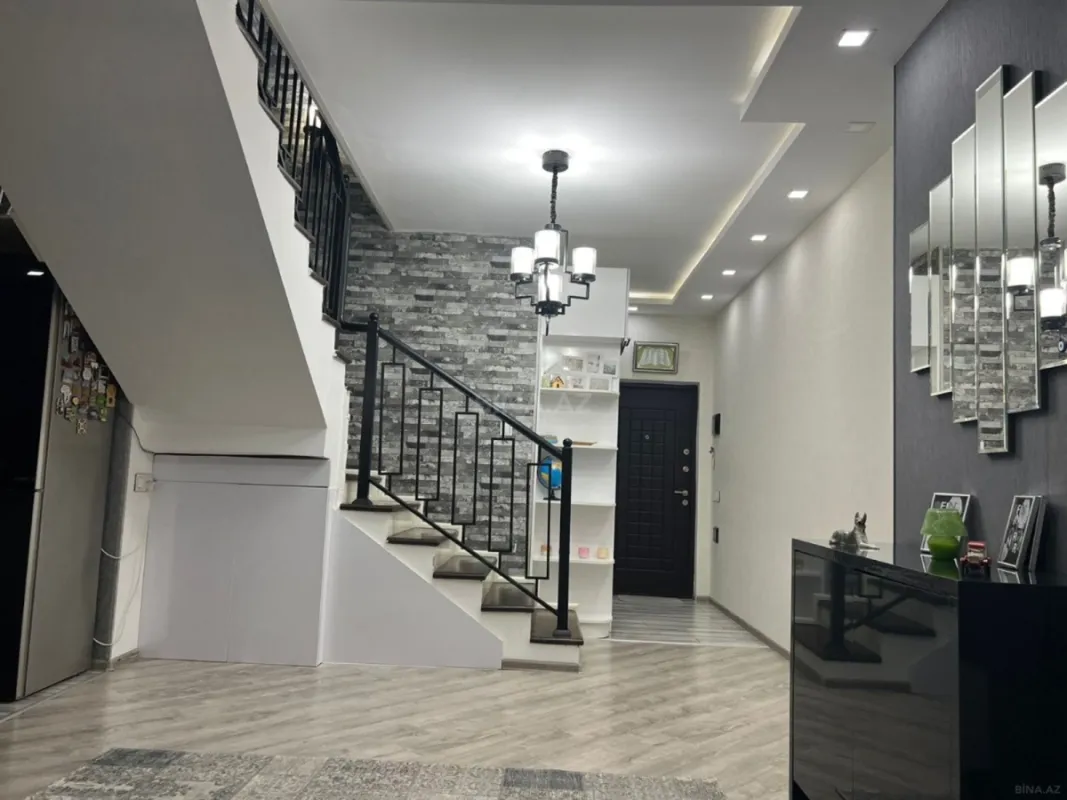 Satılır 4 otaqlı mənzil 155 m²