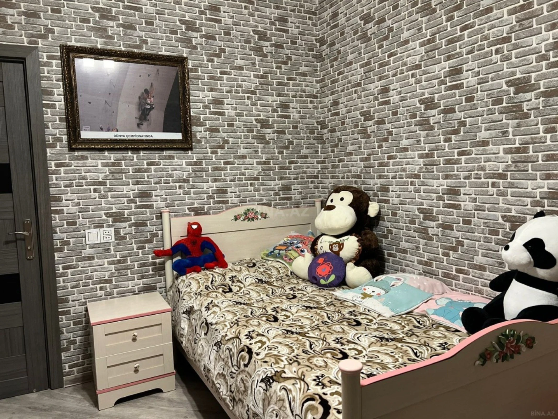 Satılır 4 otaqlı mənzil 155 m²