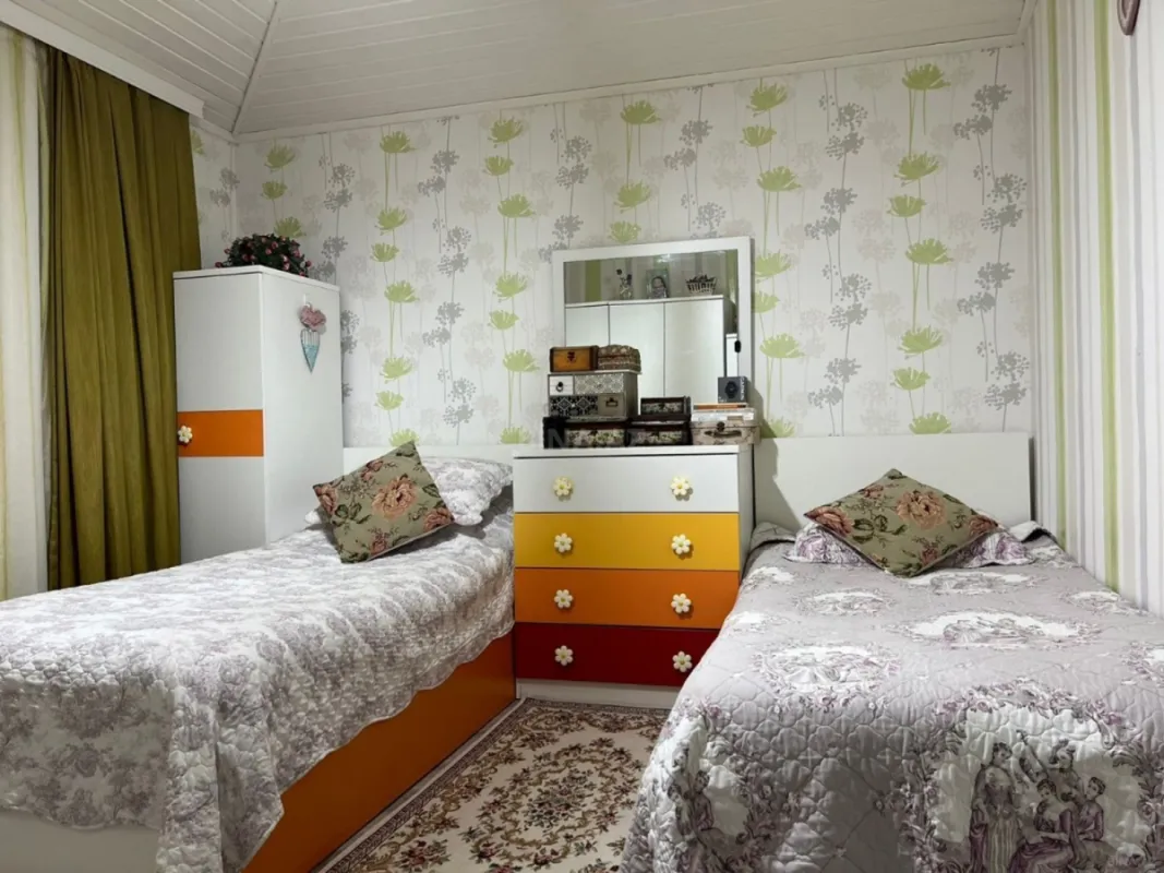 Satılır 4 otaqlı mənzil 155 m²