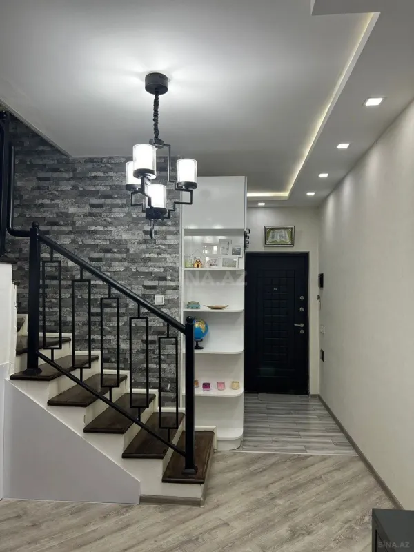 Satılır 4 otaqlı mənzil 155 m²