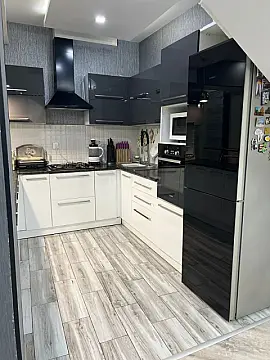 Satılır 4 otaqlı mənzil 155 m²