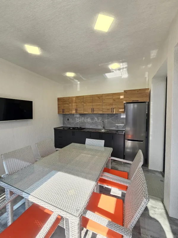 Satılır 4 otaqlı həyət evi 250 m²