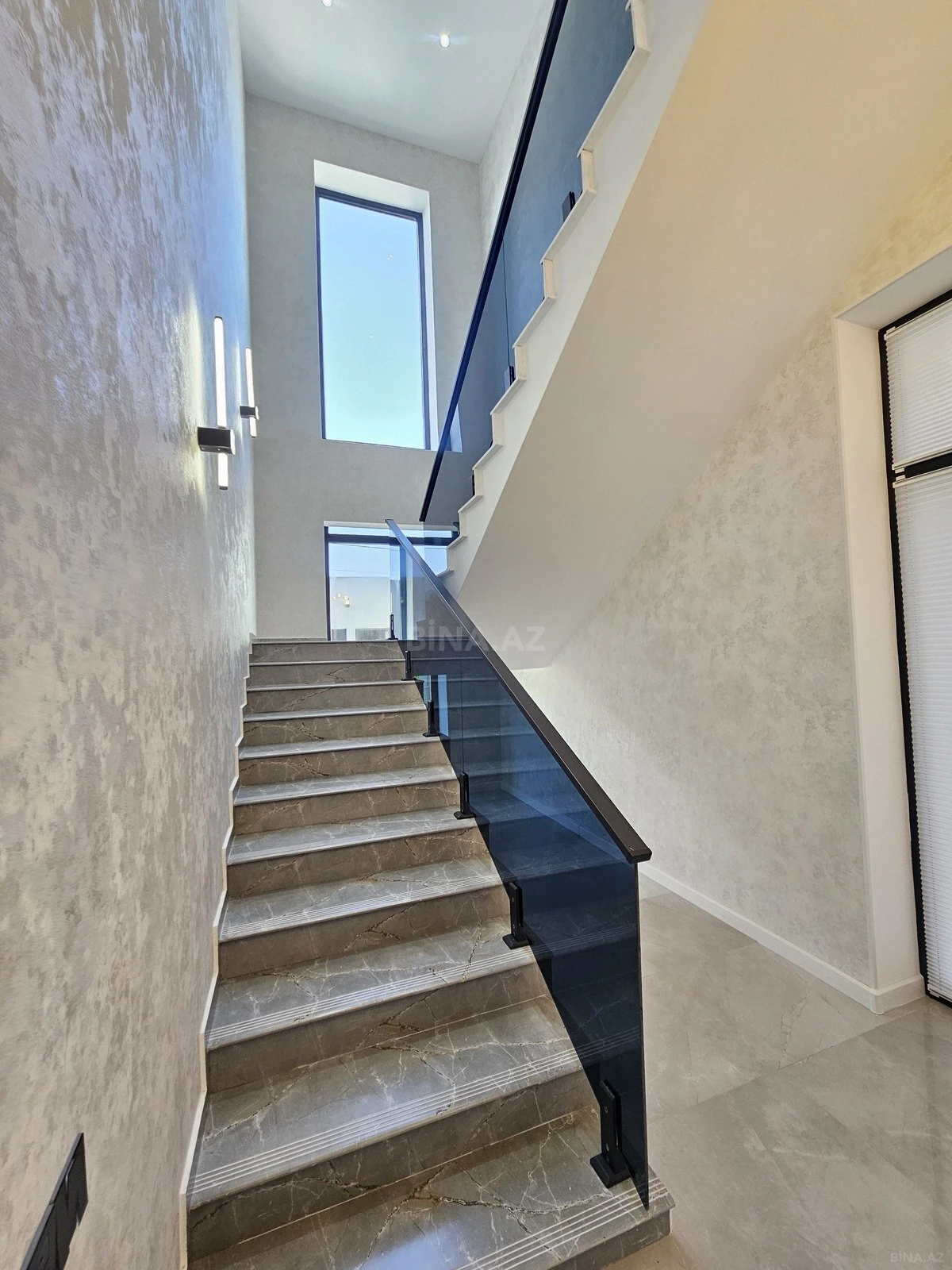 Satılır 4 otaqlı həyət evi 250 m²