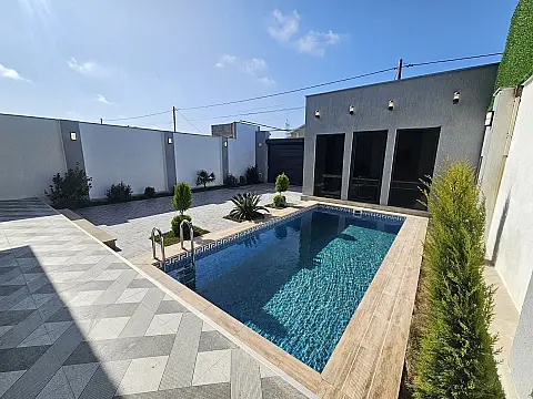 Satılır 4 otaqlı həyət evi 250 m²