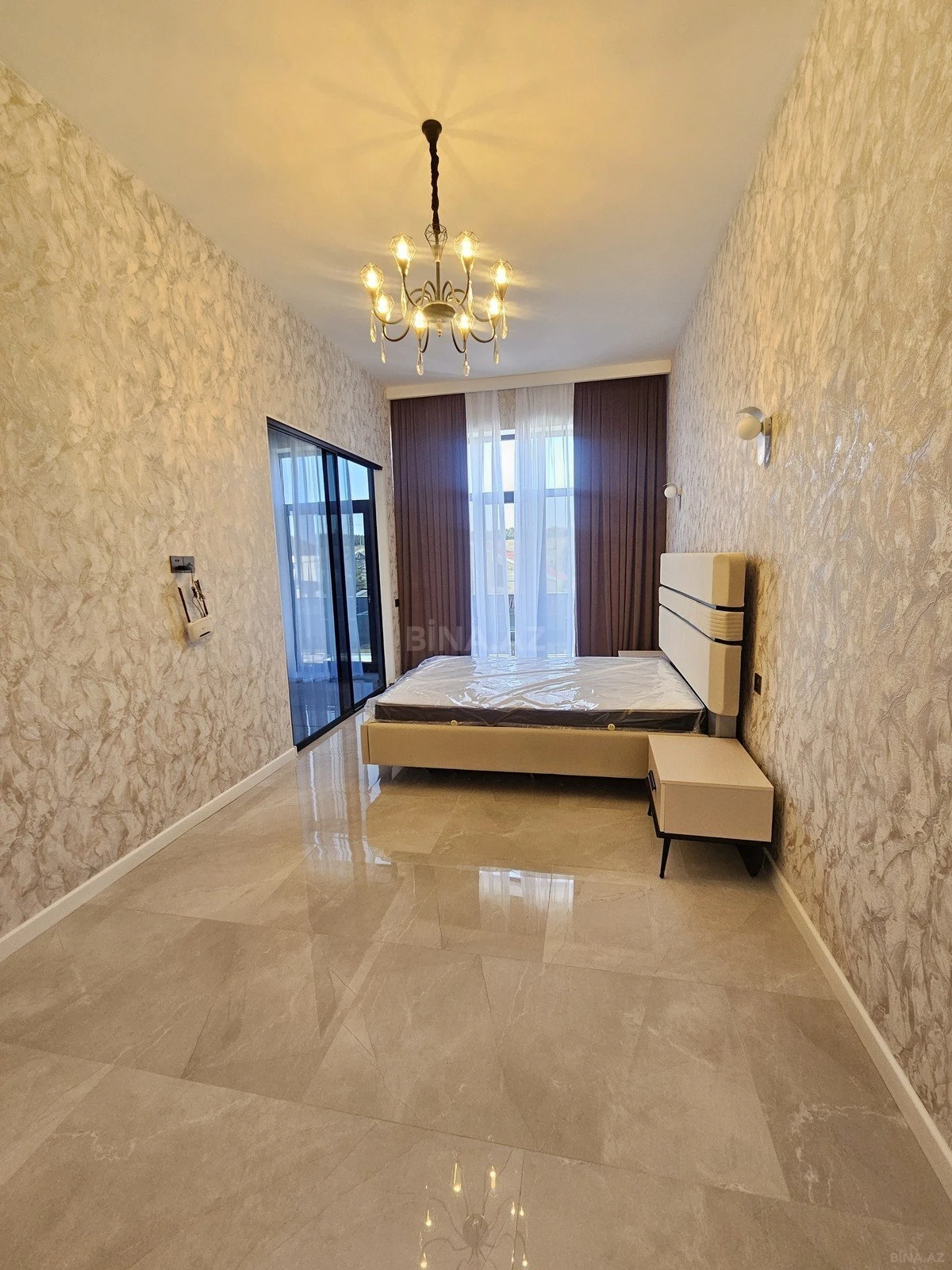 Satılır 4 otaqlı həyət evi 250 m²