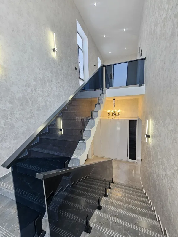 Satılır 4 otaqlı həyət evi 250 m²