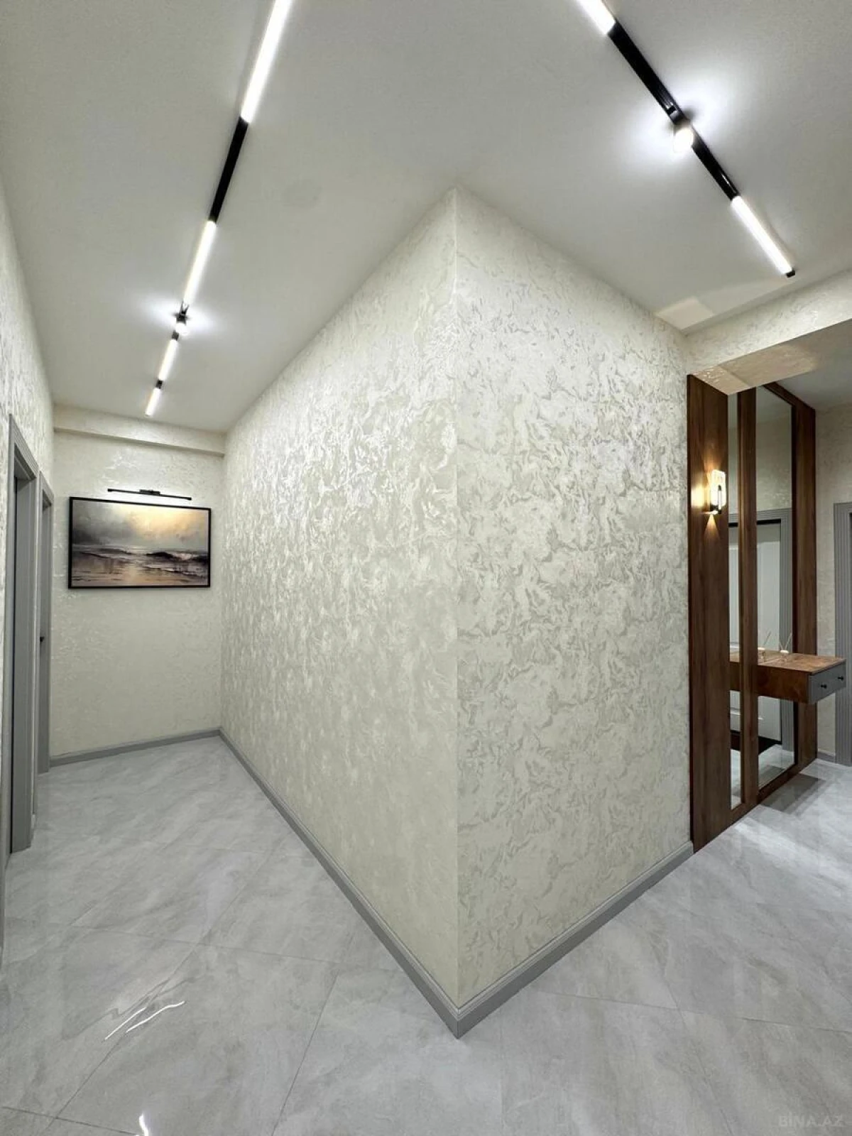 Satılır 2 otaqlı mənzil 83 m²