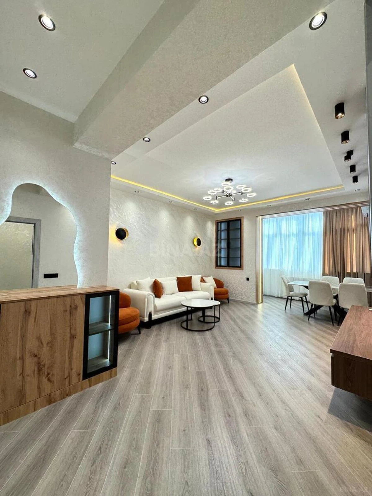 Satılır 2 otaqlı mənzil 83 m²