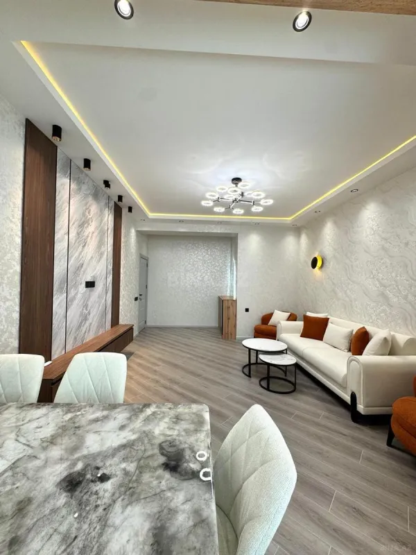 Satılır 2 otaqlı mənzil 83 m²