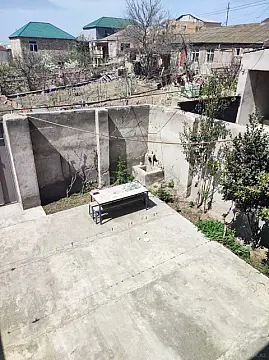 Satılır 4 otaqlı həyət evi 200 m²