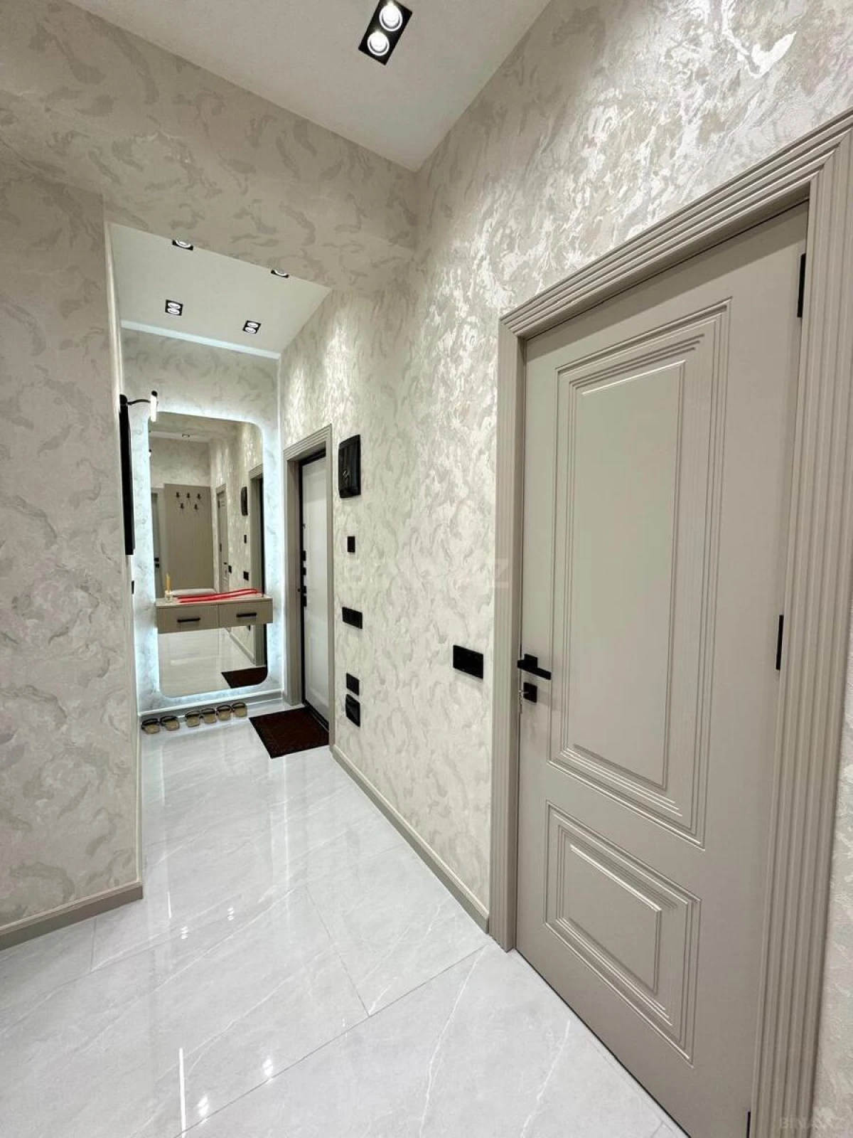 Satılır 2 otaqlı mənzil 80 m²