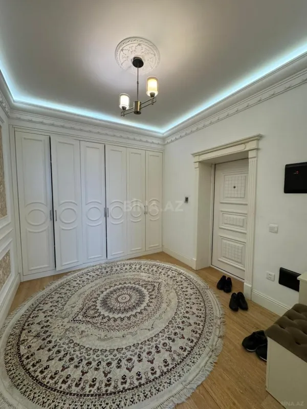 Satılır 3 otaqlı mənzil 138 m²