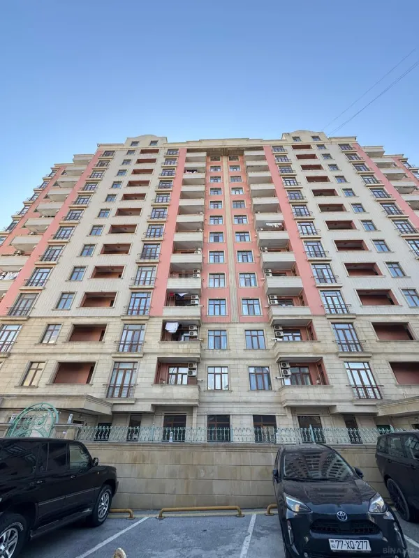 Satılır 3 otaqlı mənzil 138 m²