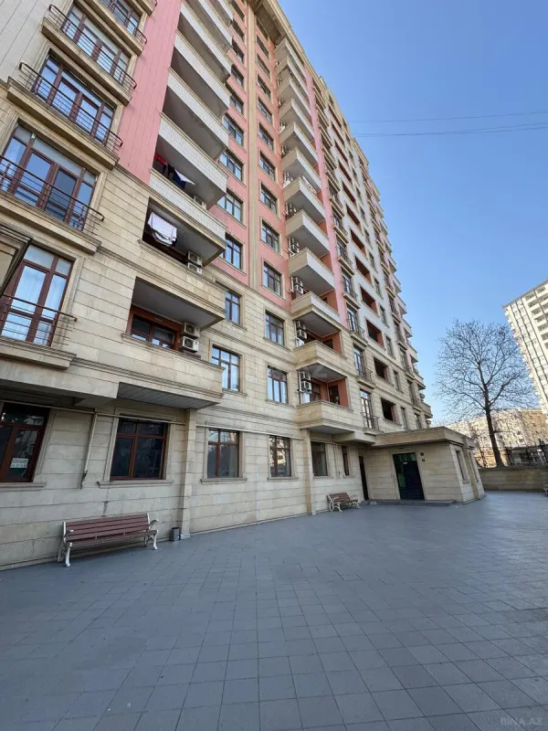 Satılır 3 otaqlı mənzil 138 m²