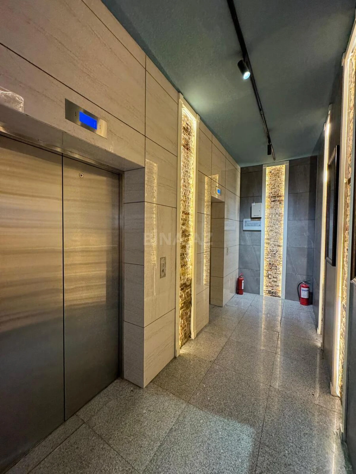 Satılır 3 otaqlı mənzil 138 m²