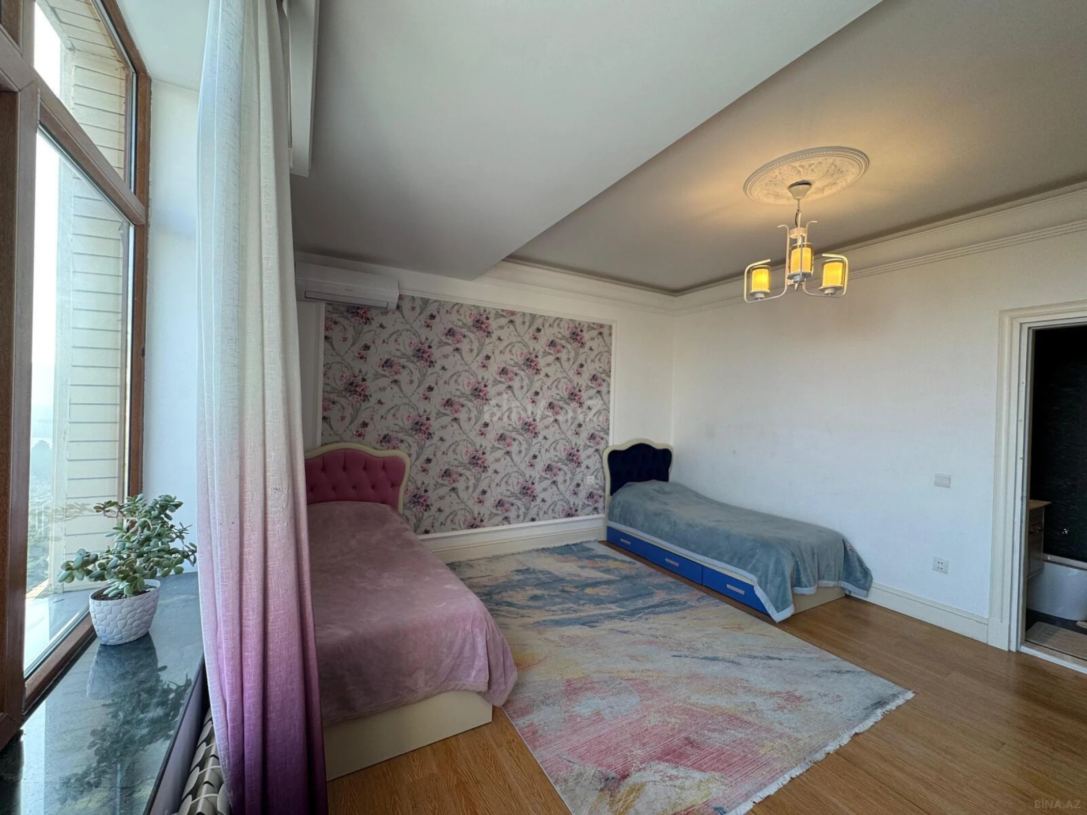 Satılır 3 otaqlı mənzil 138 m²