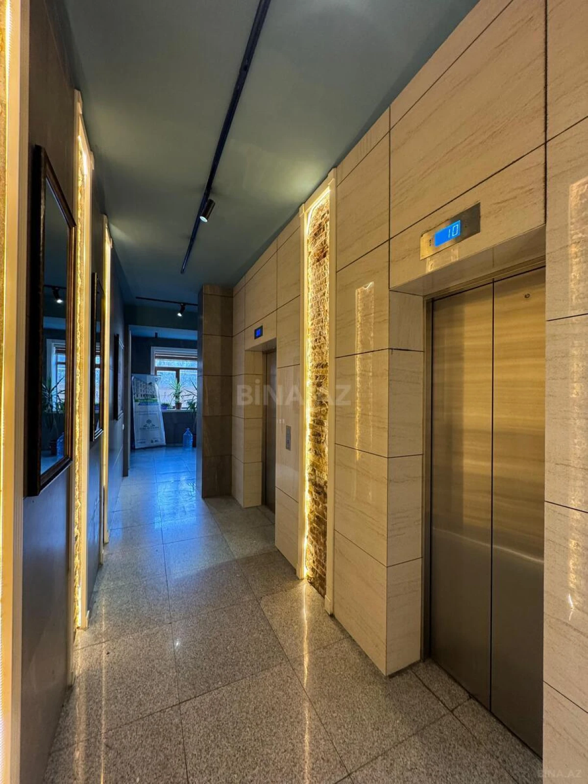 Satılır 3 otaqlı mənzil 138 m²