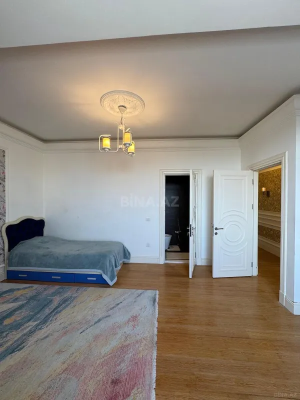 Satılır 3 otaqlı mənzil 138 m²