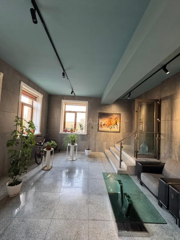 Satılır 3 otaqlı mənzil 138 m²