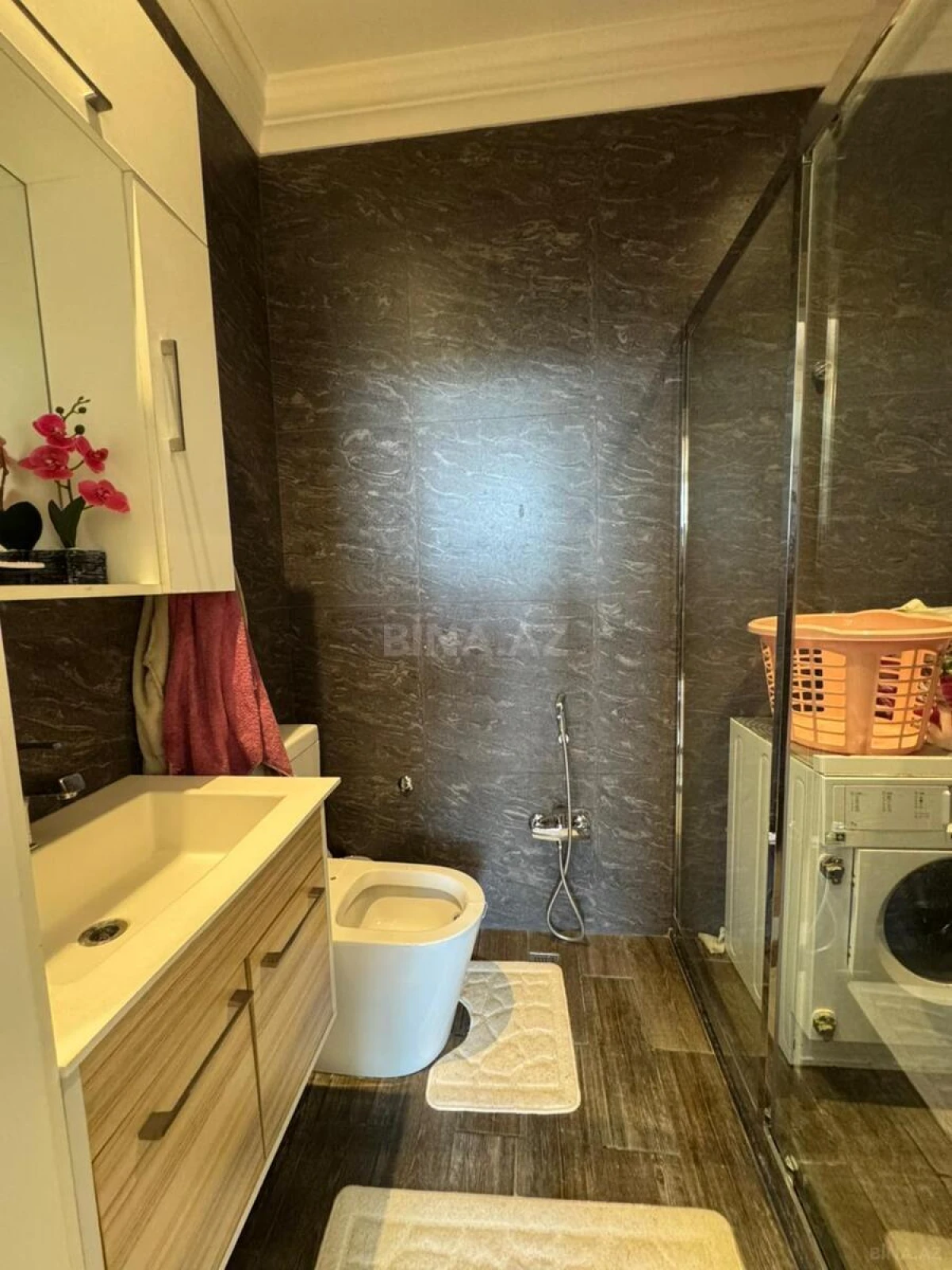 Satılır 3 otaqlı mənzil 138 m²