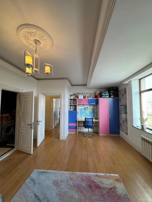 Satılır 3 otaqlı mənzil 138 m²