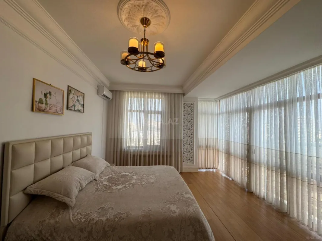 Satılır 3 otaqlı mənzil 138 m²