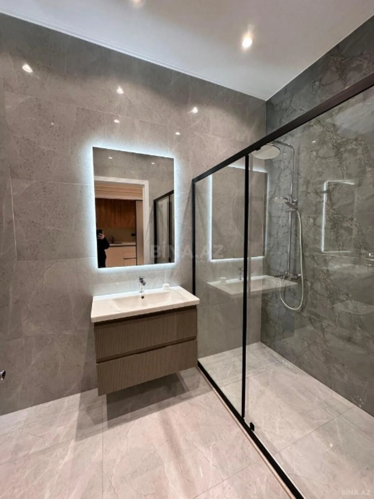 Satılır 2 otaqlı mənzil 74 m²